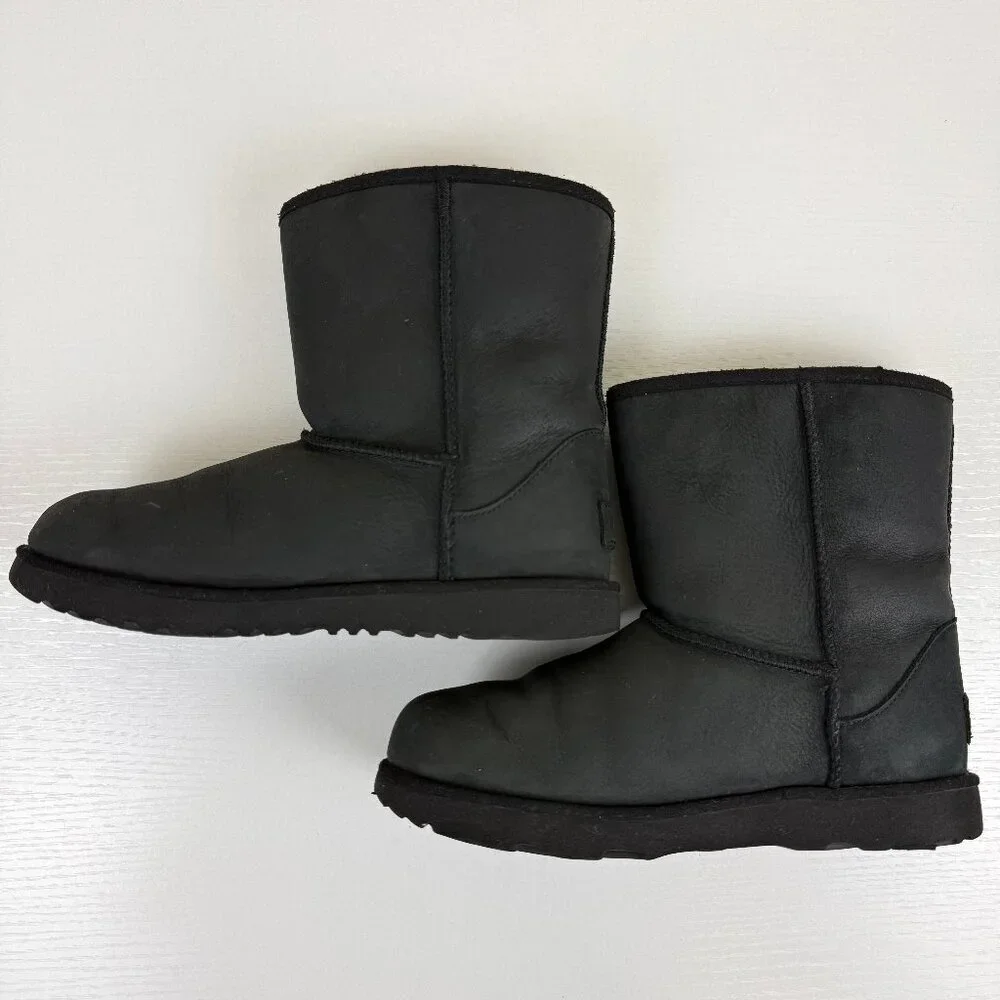 EUC UGG Classic Short II Waterproof Black Leather Boots S/N 1019646K